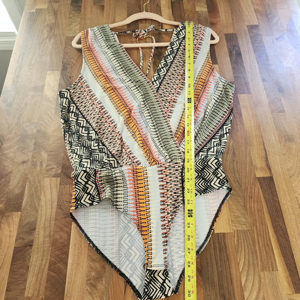 BCBGeneration Tropical‎ Ripple Low V-neck Bodysuit Size Medium - Picture 10 of 11